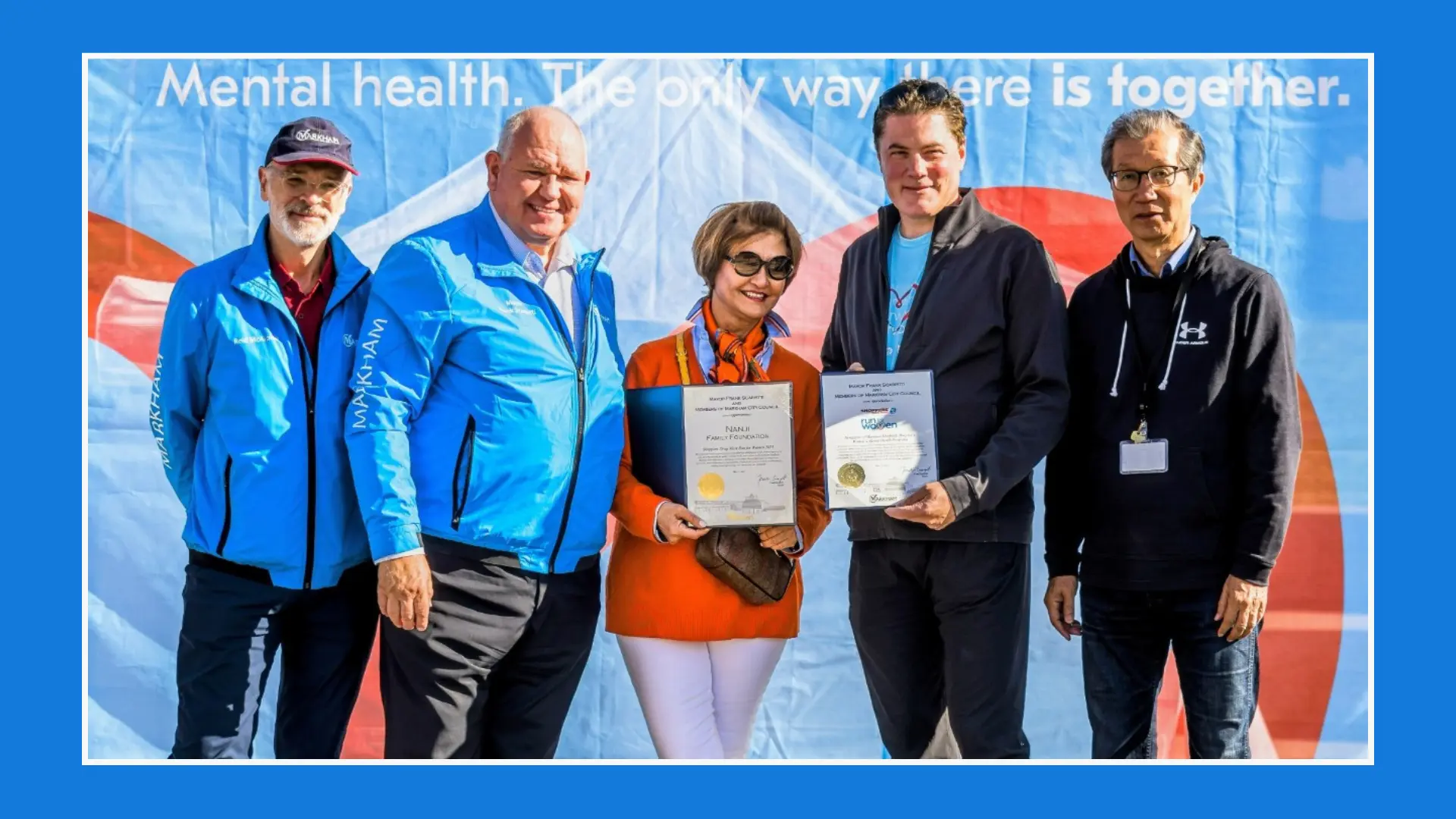 13th_Shoppers_Drug_Mart_Run_for_Women_Markham_location_Markham_Mayor_ Frank_Scarpitti_presents_a_certificate_of_appreciation_to_the_Nanji_Family_ Foundation_&_Shoppers_Drug_Mart