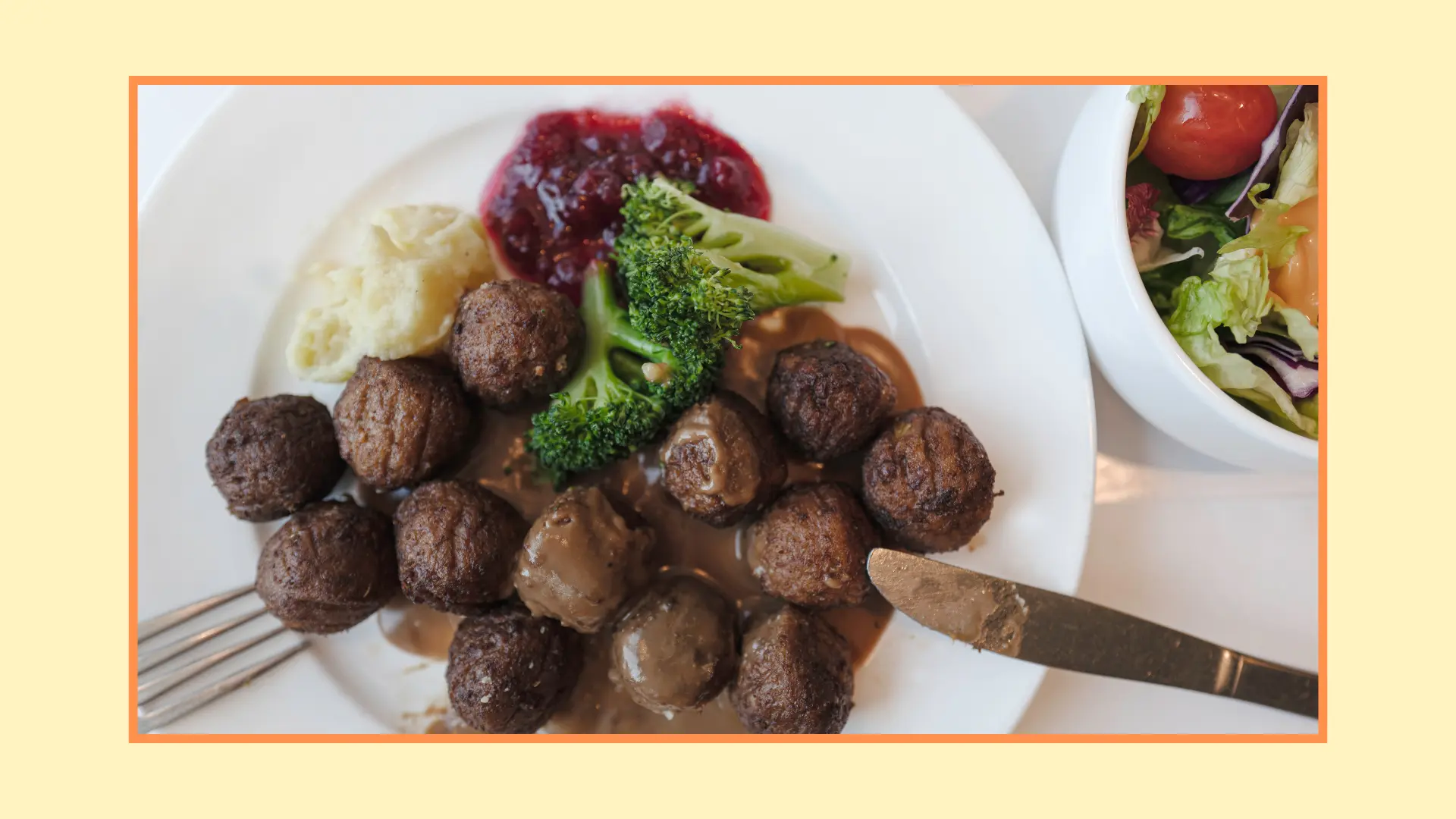IKEA_restaurant_swedish_meatball_and_salad