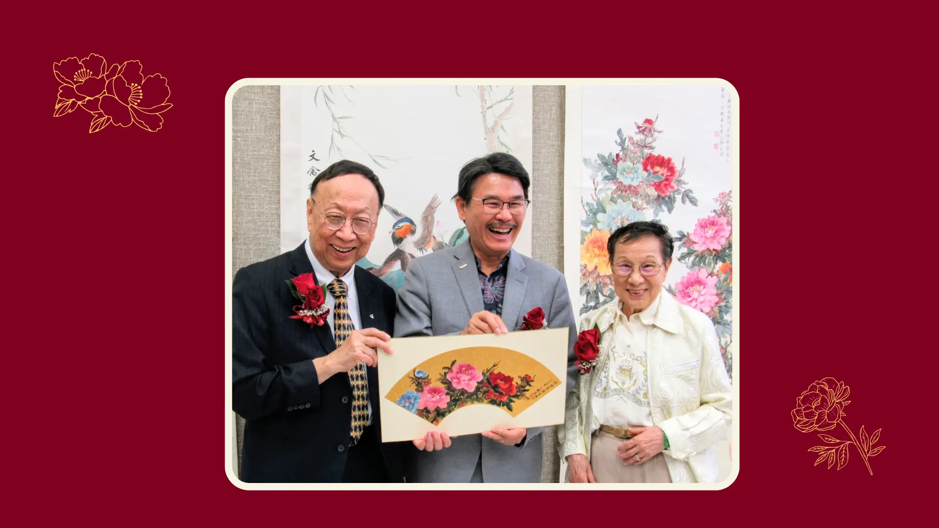Mr_&_Mrs_Lo_The_Fifth_Peony_Art_exhibition_present_artwork_to_Markham_regional_councillor_Alan_Ho
