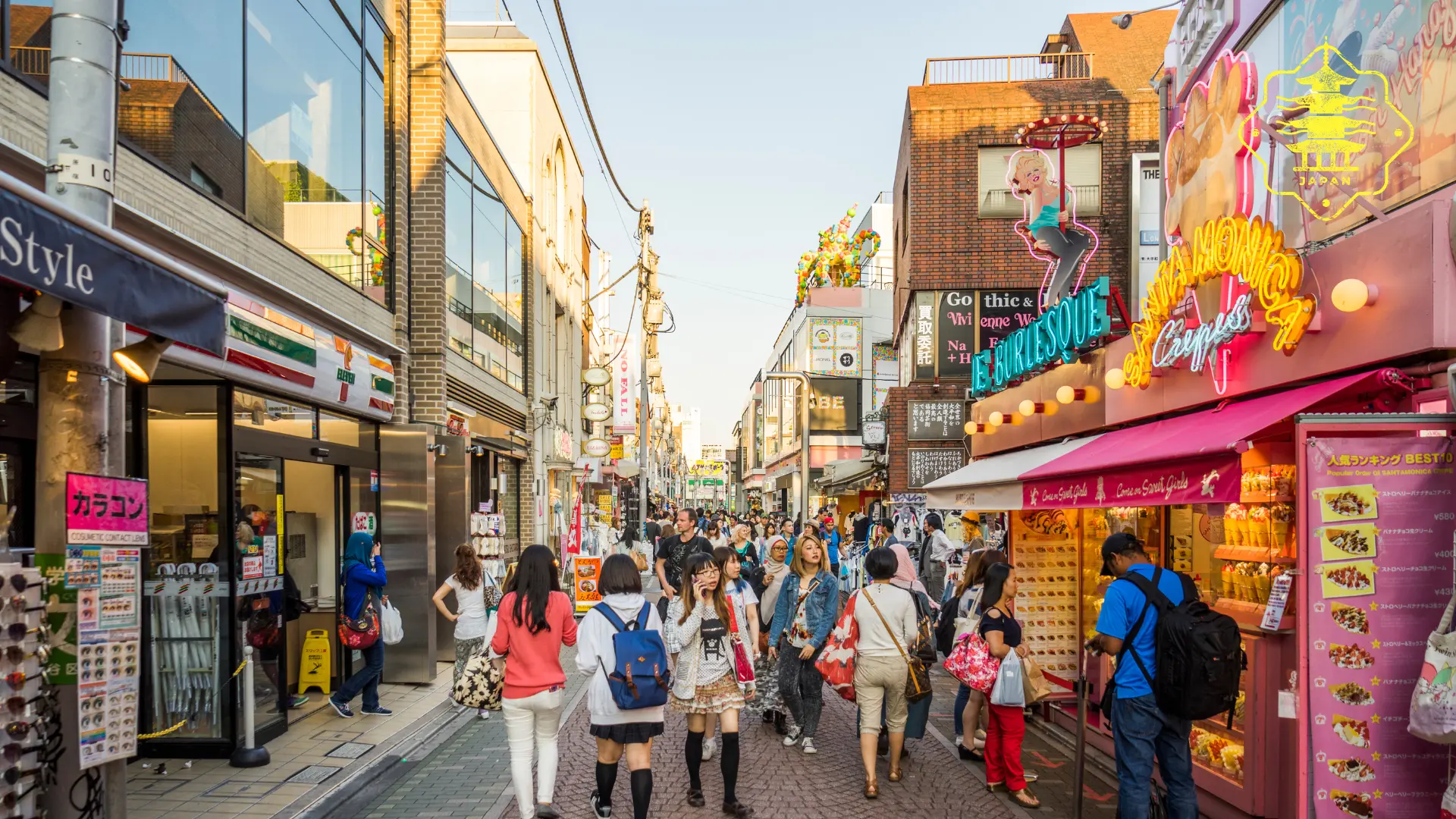 Travel_Japan_guide_tourists