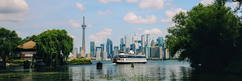 Victory_Day_2025_Toronto_Island_ferry